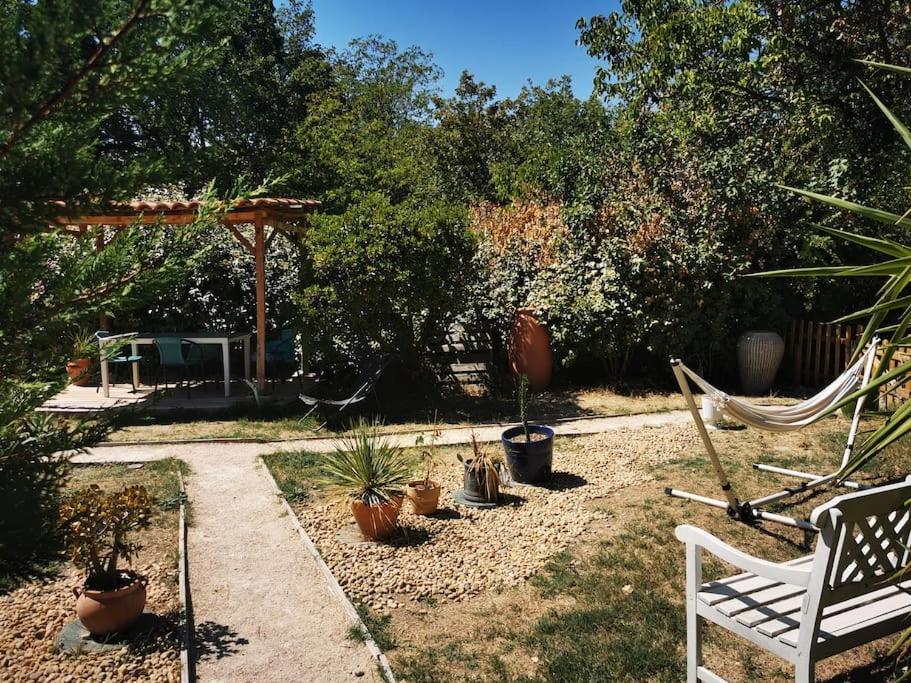 Entre Ventoux Et Luberon, Appartement Dans Maison. Malemort-du-Comtat Экстерьер фото